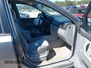 2006 Kia Sorento LX with VIN KNDJD733965596468, listed as a IAAI auction lot 41854438 with 205,028 mi miles and . Bid and sale history available at DreamBid. Image 5.