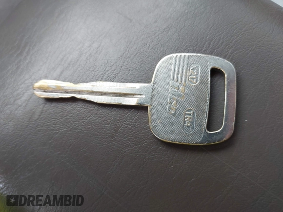 1996 Toyota Camry LE z VIN 4T1EF12K9TU117514, wystawiony jako IAAI lot #42241880 z przebiegiem 192 764 mil mil oraz . Historia ofert i sprzedaży dostępna na DreamBid. Obrazek 11.