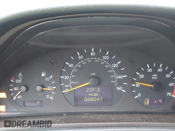 2003 Mercedes-Benz CLK 320 z VIN WDBLK65G33T141954, wystawiony jako IAAI lot #41676472 z przebiegiem 68 041 mil mil oraz . Historia ofert i sprzedaży dostępna na DreamBid. Obrazek 7.