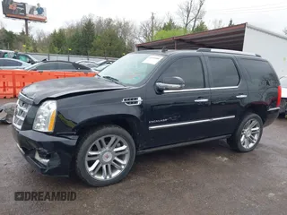 2014 Cadillac Escalade Platinum z VIN 1GYS4DEF9ER212880, wystawiony jako IAAI lot #41954880 z przebiegiem 193 203 mil mil oraz . Historia ofert i sprzedaży dostępna na DreamBid. Obrazek 14.