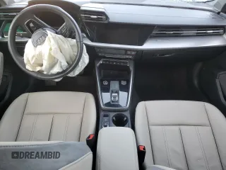 2024 Audi A3 Premium z VIN WAUAUDGYXRA100025, wystawiony jako Copart lot #56401935 z przebiegiem 42 408 mil mil oraz Nie do naprawy. Historia ofert i sprzedaży dostępna na DreamBid. Obrazek 8.
