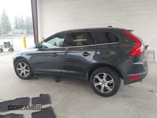 2013 Volvo XC60 T6 z VIN YV4902DZ3D2411993, wystawiony jako IAAI lot #42415587 z przebiegiem 95 303 mil mil oraz . Historia ofert i sprzedaży dostępna na DreamBid. Obrazek 14.