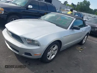 2011 Ford Mustang V6 with VIN 1ZVBP8EM8B5118122, listed as a IAAI auction lot 42644272 with 171,930 mi miles and . Bid and sale history available at DreamBid. Image 2.