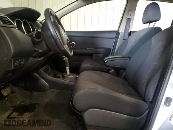2007 Nissan Versa SL z VIN 3N1BC13E97L459864, wystawiony jako Copart lot #45786195 z przebiegiem Nie podano mil oraz Szkoda całkowita • Salvage title. Historia ofert i sprzedaży dostępna na DreamBid. Obrazek 7.