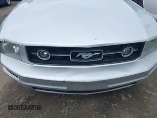 2008 Ford Mustang Deluxe with VIN 1ZVHT80N785160327, listed as a IAAI auction lot 42547909 with 113,654 mi miles and . Bid and sale history available at DreamBid. Image 6.