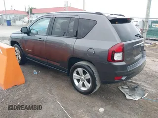 2016 Jeep Compass Latitude z VIN 1C4NJCEA2GD648240, wystawiony jako IAAI lot #42644443 z przebiegiem 189 370 mil mil oraz . Historia ofert i sprzedaży dostępna na DreamBid. Obrazek 3.