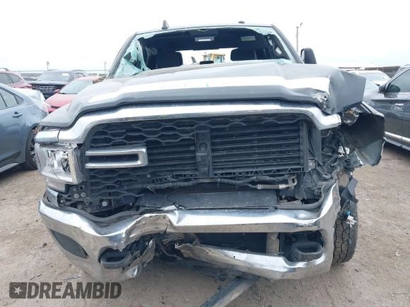 2023 Ram 2500 Tradesman z VIN 3C6UR5CL0PG614831, wystawiony jako IAAI lot #41367939 z przebiegiem 70 439 mil mil oraz . Historia ofert i sprzedaży dostępna na DreamBid. Obrazek 12.