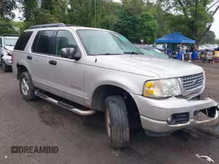 2005 Ford Explorer XLT z VIN 1FMZU63E95UA19907, wystawiony jako IAAI lot #42456885 z przebiegiem 138 853 mil mil oraz . Historia ofert i sprzedaży dostępna na DreamBid. Obrazek 1.