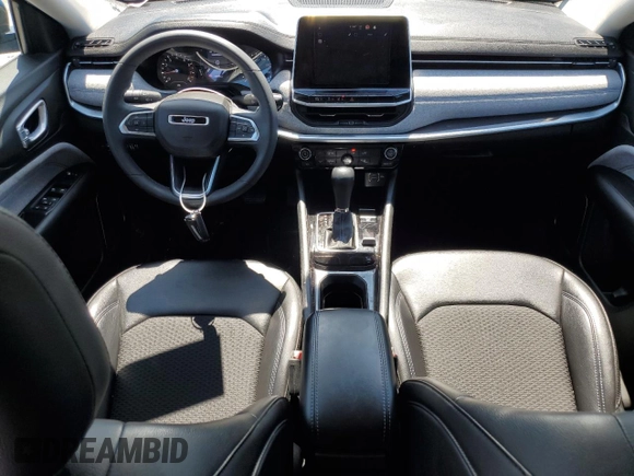 2022 Jeep Compass Latitude z VIN 3C4NJDBB7NT127413, wystawiony jako Copart lot #55268415 z przebiegiem 34 966 mil mil oraz Szkoda całkowita • Salvage title. Historia ofert i sprzedaży dostępna na DreamBid. Obrazek 8.