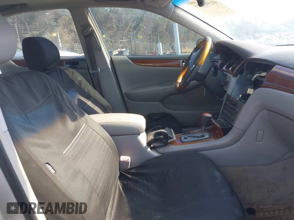 2005 Lexus ES 330 with VIN JTHBA30G555100804, listed as a IAAI auction lot 41595677 with 259,404 mi miles. Bid and sale history available at carsss.com. Image 5.