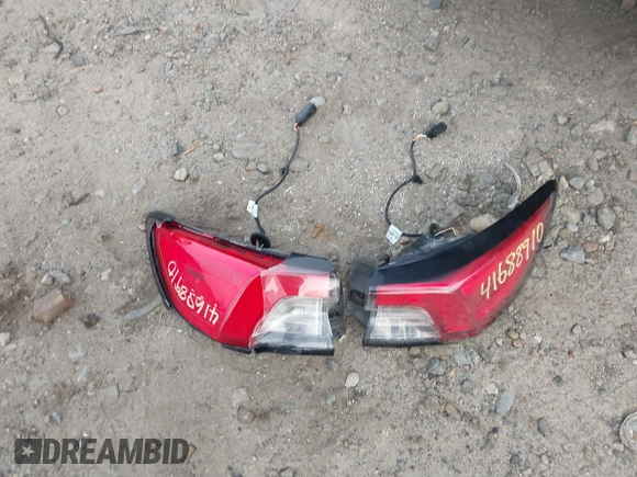 2020 Ford Escape SE с VIN 1FMCU9G62LUB56744, выставлен на аукционе IAAI как лот 41688910 с пробегом 34 999 миль миль и . История ставок и продаж доступна на DreamBid. Изображение 12.