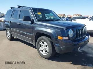 2016 Jeep Patriot Sport z VIN 1C4NJPBB8GD590672, wystawiony jako IAAI lot #41735384 z przebiegiem 92 702 mil mil oraz . Historia ofert i sprzedaży dostępna na DreamBid. Obrazek 1.