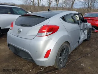 2015 Hyundai Veloster RE:FLEX with VIN KMHTC6AD8FU233646, listed as a IAAI auction lot 41719338 with 171,110 mi miles. Bid and sale history available at carsss.com. Image 4.