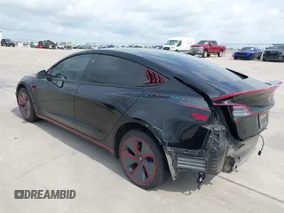 2023 Tesla Model 3 z VIN 5YJ3E1EA5PF484040, wystawiony jako IAAI lot #42128327 z przebiegiem 51 210 mil mil oraz . Historia ofert i sprzedaży dostępna na DreamBid. Obrazek 3.