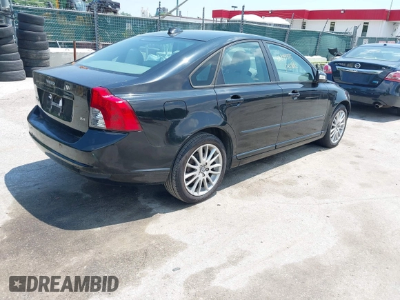 2008 Volvo S40 2.4L с VIN YV1MS390X82365795, выставлен на аукционе IAAI как лот 42399375 с пробегом 175 653 миль миль и . История ставок и продаж доступна на DreamBid. Изображение 4.