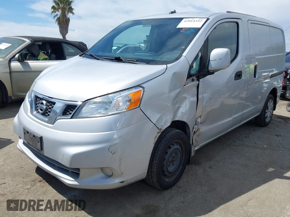 2015 Nissan NV200 SV with VIN 3N6CM0KN2FK720750, listed as a IAAI auction lot 42014352 with 206,616 mi miles. Bid and sale history available at carsss.com. Image 17.
