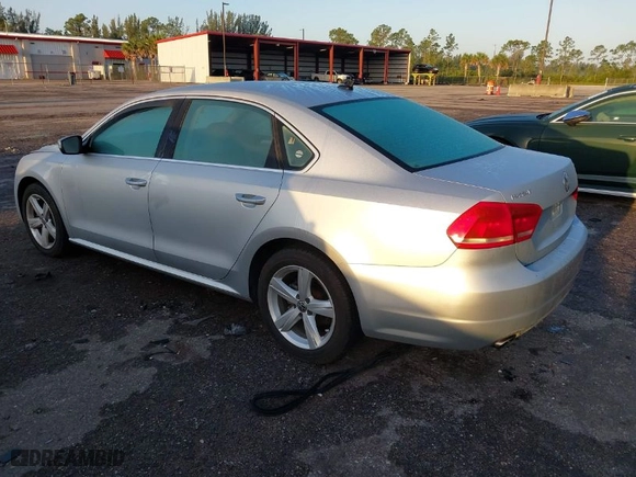 2013 Volkswagen Passat TDI SE w/Sunroof with VIN 1VWBN7A39DC040106, listed as a IAAI auction lot 41928419 with 189,799 mi miles. Bid and sale history available at carsss.com. Image 3.