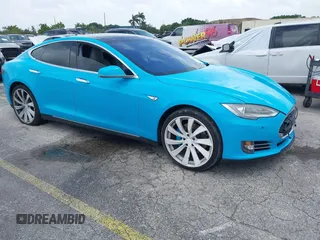 2013 Tesla Model S с VIN 5YJSA1DN9DFP27016, выставлен на аукционе IAAI как лот 42571980 с пробегом 117 764 миль миль и . История ставок и продаж доступна на DreamBid. Изображение 1.