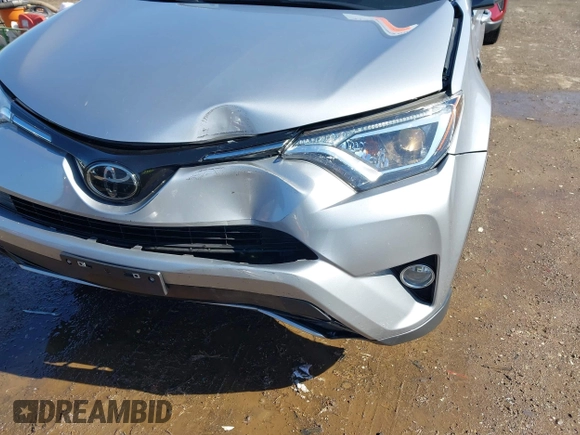 2018 Toyota RAV4 XLE with VIN JTMWFREV3JD120189, listed as a IAAI auction lot 41976999 with 62,182 mi miles and . Bid and sale history available at carsss.com. Image 18.