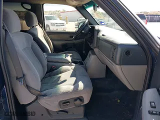 2001 Chevrolet Tahoe LT with VIN 1GNEC13T71J184865, listed as a IAAI auction lot 41799799 with 290,196 mi miles. Bid and sale history available at carsss.com. Image 5.