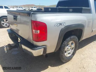2008 Chevrolet Silverado 1500 LT w/1LT with VIN 2GCEK19J681309277, listed as a IAAI auction lot 41994219 with 325,387 mi miles. Bid and sale history available at carsss.com. Image 6.