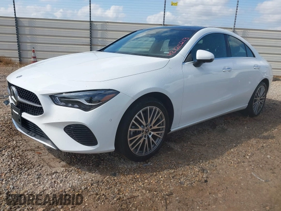 2025 Mercedes-Benz CLA 250 z VIN W1K5J4GB5SN513578, wystawiony jako IAAI lot #42120213 z przebiegiem 18 216 mil mil oraz . Historia ofert i sprzedaży dostępna na DreamBid. Obrazek 17.