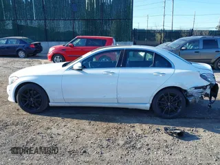 2018 Mercedes-Benz C 300 z VIN WDDWF4KB7JR351702, wystawiony jako IAAI lot #41979629 z przebiegiem 110 799 mil mil oraz . Historia ofert i sprzedaży dostępna na DreamBid. Obrazek 14.