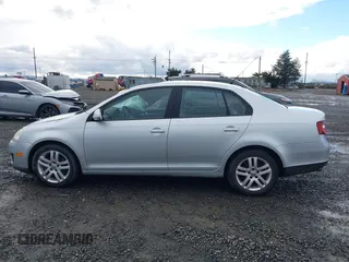 2008 Volkswagen Jetta S z VIN 3VWJM71K18M026226, wystawiony jako IAAI lot #40944671 z przebiegiem 90 016 mil mil oraz . Historia ofert i sprzedaży dostępna na DreamBid. Obrazek 14.
