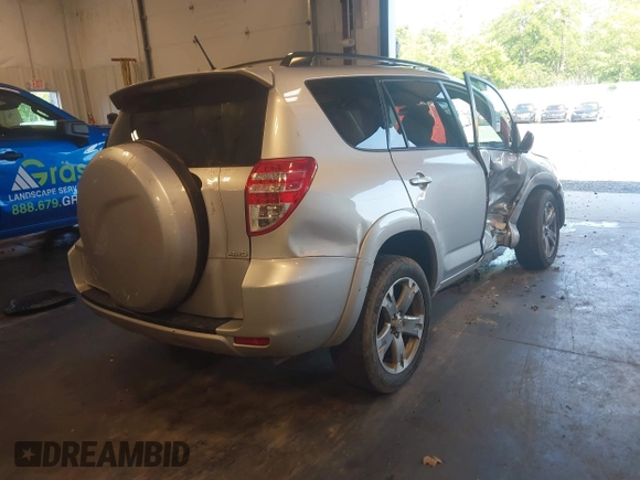 2010 Toyota RAV4 Sport z VIN 2T3RF4DV6AW080727, wystawiony jako IAAI lot #42526299 z przebiegiem Nie podano mil oraz . Historia ofert i sprzedaży dostępna na DreamBid. Obrazek 4.