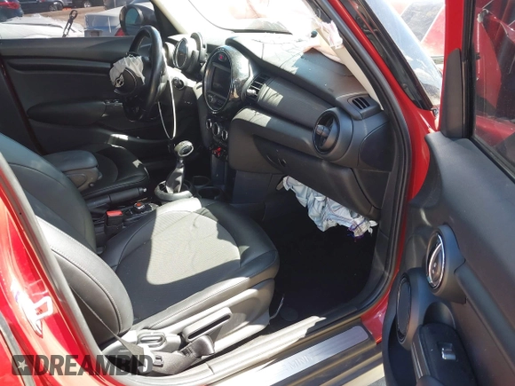 2017 MINI Hardtop 4 Door Cooper z VIN WMWXU1C57H2E18670, wystawiony jako IAAI lot #41950314 z przebiegiem 94 199 mil mil oraz . Historia ofert i sprzedaży dostępna na DreamBid. Obrazek 5.