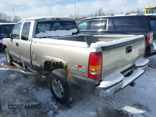 2000 Chevrolet Silverado 1500 LS with VIN 1GCEK19T5YE270245, listed as a IAAI auction lot 41557693 with 119,830 mi miles. Bid and sale history available at carsss.com. Image 3.