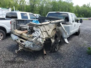 2006 Ford F-250 XL with VIN 1FTSX20576EC87733, listed as a Copart auction lot 62748595 with 285,236 mi miles and Salvage title. Bid and sale history available at DreamBid. Image 3.