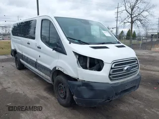 2019 Ford Transit Passenger XL z VIN 1FBZX2ZM7KKA47090, wystawiony jako IAAI lot #41823708 z przebiegiem 236 058 mil mil oraz . Historia ofert i sprzedaży dostępna na DreamBid. Obrazek 1.