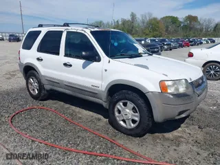 2002 Ford Escape XLT Choice with VIN 1FMYU03162KC30365, listed as a IAAI auction lot 41887421 with 364,136 mi miles. Bid and sale history available at carsss.com. Image 1.