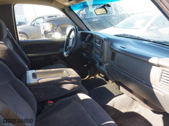 2000 Chevrolet Silverado 1500 LS with VIN 1GCEK14T8YE256265, listed as a IAAI auction lot 41826268 with 419,780 mi miles. Bid and sale history available at carsss.com. Image 5.