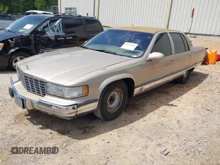 1996 Cadillac Fleetwood z VIN 1G6DW52PXTR705592, wystawiony jako IAAI lot #42290586 z przebiegiem Nie podano mil oraz . Historia ofert i sprzedaży dostępna na DreamBid. Obrazek 2.