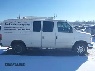 2013 Ford Econoline Cargo Commercial z VIN 1FTNE2EW5DDA25524, wystawiony jako IAAI lot #41208957 z przebiegiem 148 921 mil mil oraz . Historia ofert i sprzedaży dostępna na DreamBid. Obrazek 13.