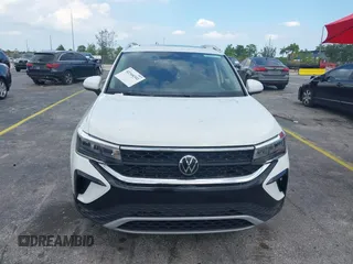 2024 Volkswagen Taos SE z VIN 3VVEX7B26RM128537, wystawiony jako IAAI lot #42344341 z przebiegiem 8 723 mil mil oraz . Historia ofert i sprzedaży dostępna na DreamBid. Obrazek 12.