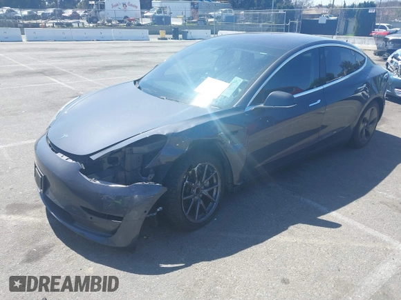 2018 Tesla Model 3 Long Range Battery z VIN 5YJ3E1EA9JF042319, wystawiony jako IAAI lot #41871931 z przebiegiem 138 837 mil mil oraz . Historia ofert i sprzedaży dostępna na DreamBid. Obrazek 20.