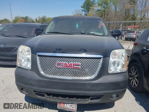 2013 GMC Yukon Denali with VIN 1GKS1EEF8DR209332, listed as a IAAI auction lot 41832403 with 208,800 mi miles. Bid and sale history available at carsss.com. Image 6.