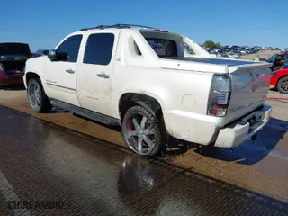 2010 Chevrolet Avalanche LTZ with VIN 3GNVKGE08AG272477, listed as a IAAI auction lot 41156676 with 209,408 mi miles. Bid and sale history available at carsss.com. Image 3.