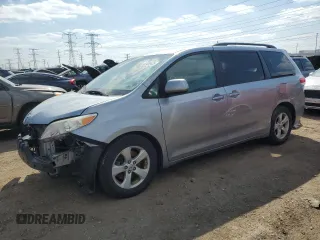 2011 Toyota Sienna LE AAS z VIN 5TDKK3DC0BS146987, wystawiony jako Copart lot #52420425 z przebiegiem 110 318 mil mil oraz Szkoda całkowita • Salvage title. Historia ofert i sprzedaży dostępna na DreamBid. Obrazek 1.