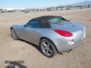 2007 Pontiac Solstice z VIN 1G2MB35B57Y111621, wystawiony jako IAAI lot #41332760 z przebiegiem 49 784 mil mil oraz . Historia ofert i sprzedaży dostępna na DreamBid. Obrazek 3.