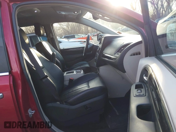 2015 Chrysler Town & Country Touring-L with VIN 2C4RC1CG7FR674321, listed as a IAAI auction lot 41750796 with 165,179 mi miles. Bid and sale history available at carsss.com. Image 5.