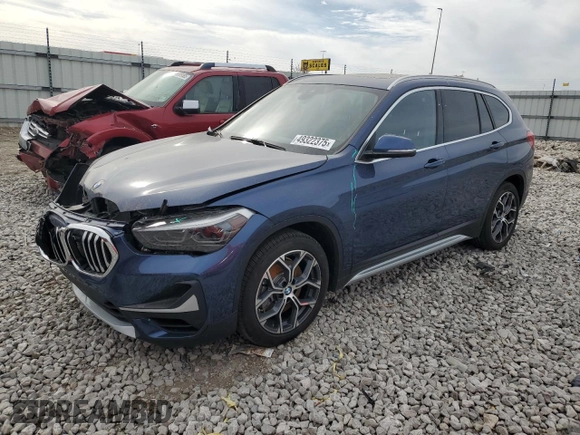 2021 BMW X1 xDrive28i z VIN WBXJG9C09M5T16797, wystawiony jako Copart lot #49322375 z przebiegiem 51 240 mil mil oraz Szkoda całkowita • Salvage title. Historia ofert i sprzedaży dostępna na DreamBid. Obrazek 1.