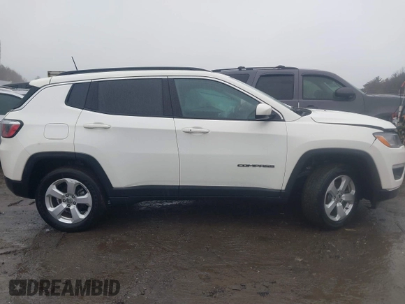 2019 Jeep Compass Latitude with VIN 3C4NJDBB6KT847829, listed as a IAAI auction lot 41476956 with 58,423 mi miles. Bid and sale history available at carsss.com. Image 13.