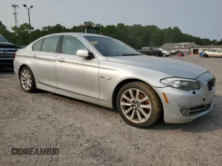 2013 BMW 5 Series 528i xDrive z VIN WBAXH5C51DD107887, wystawiony jako Copart lot #59550505 z przebiegiem 89 537 mil mil oraz Szkoda całkowita • Salvage title. Historia ofert i sprzedaży dostępna na DreamBid. Obrazek 4.