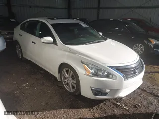 2013 Nissan Altima 3.5 SL with VIN 1N4BL3APXDC911928, listed as a IAAI auction lot 41533563 with 133,230 mi miles. Bid and sale history available at carsss.com. Image 1.
