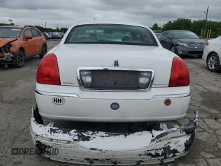 2008 Lincoln Town Car Limited z VIN 2LNHM82V98X636942, wystawiony jako Copart lot #57791415 z przebiegiem 132 930 mil mil oraz Szkoda całkowita • Salvage title. Historia ofert i sprzedaży dostępna na DreamBid. Obrazek 6.
