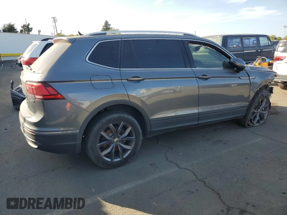 2022 Volkswagen Tiguan SE z VIN 3VV2B7AX2NM060360, wystawiony jako Copart lot #60428065 z przebiegiem 29 272 mil mil oraz Czysty tytuł • Clean title. Historia ofert i sprzedaży dostępna na DreamBid. Obrazek 3.